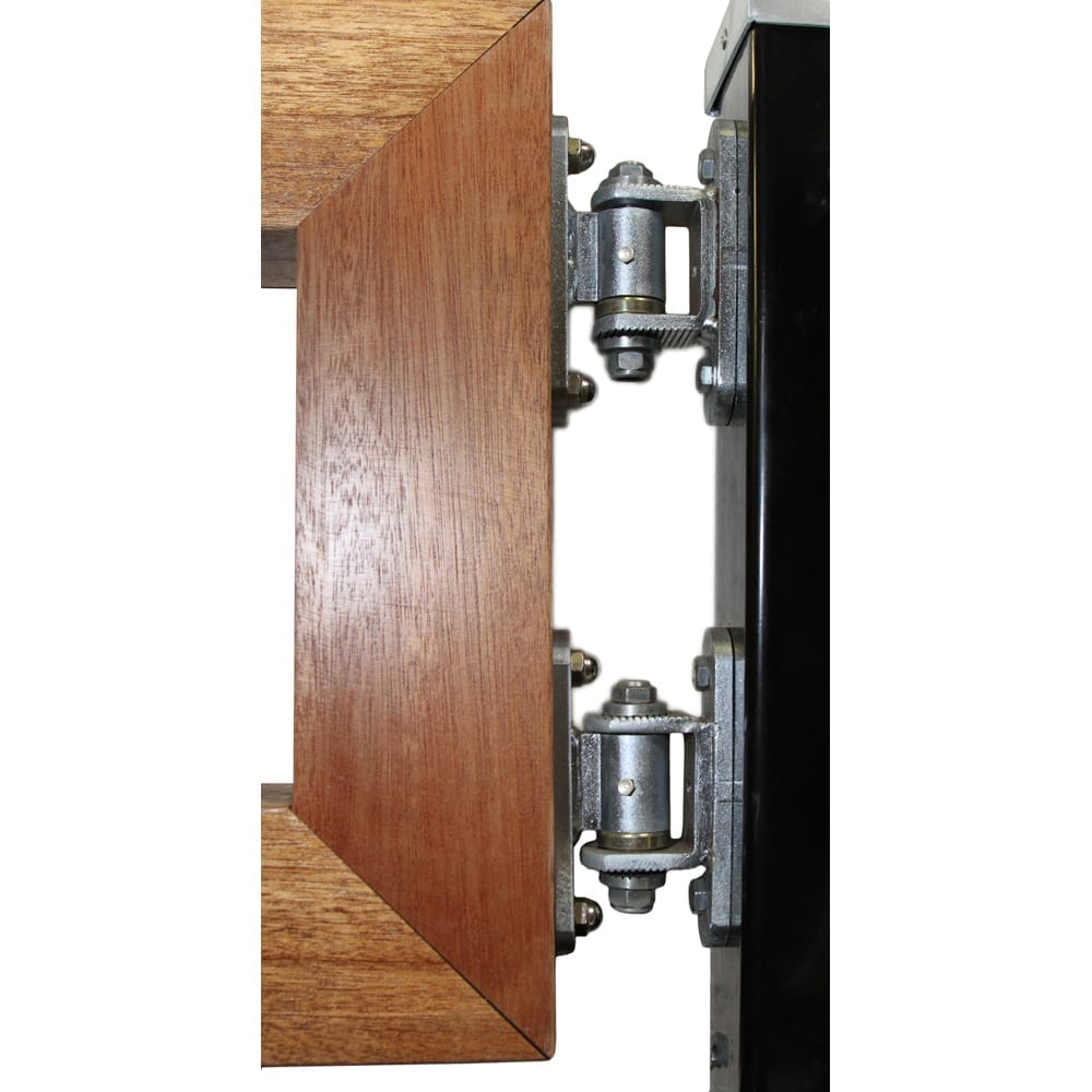 C92-XP is an adjustable hinge with bolt mountings on both ends for wood, PVC, or aluminum gates.